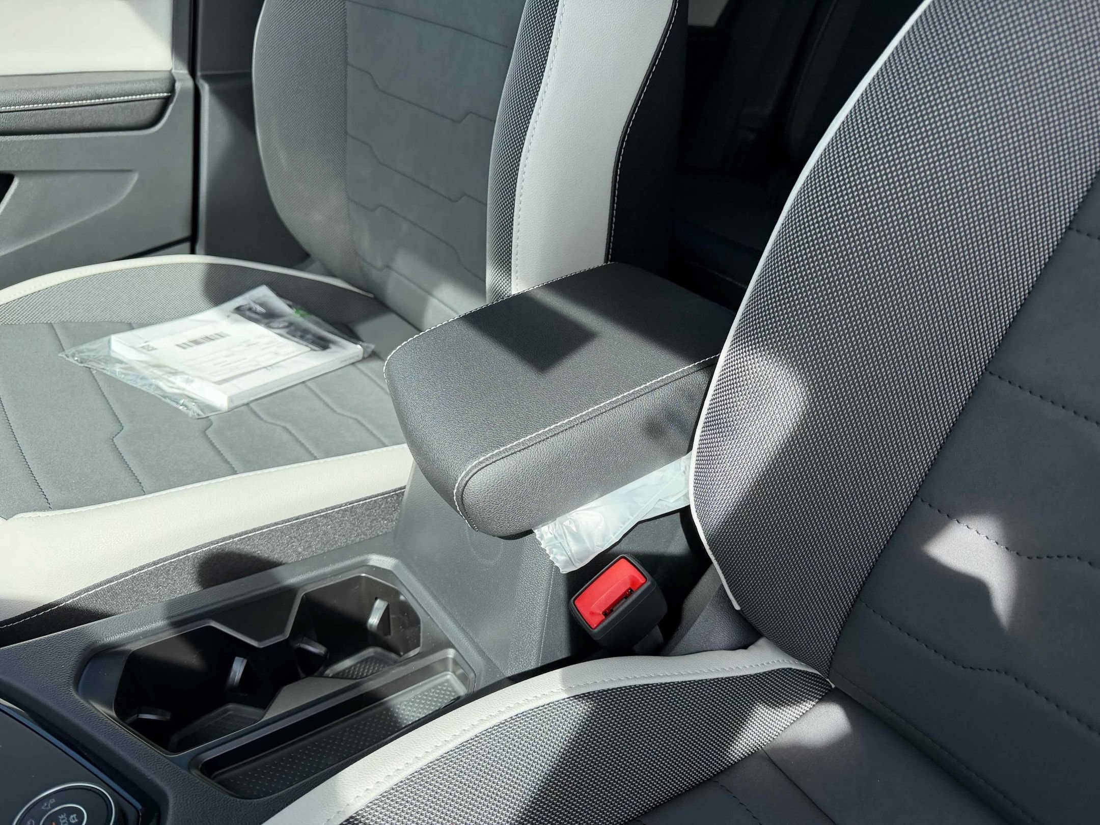 New 2026 Pure White Volkswagen SE image 27