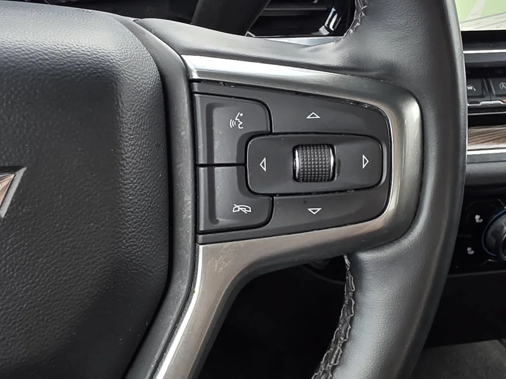 Used 2025 Black Chevrolet LT image 27