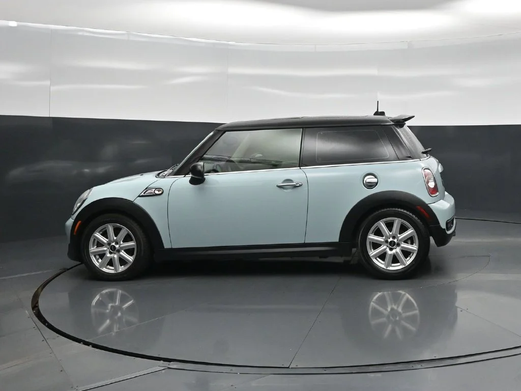 Used 2013 Blue MINI Base image 26