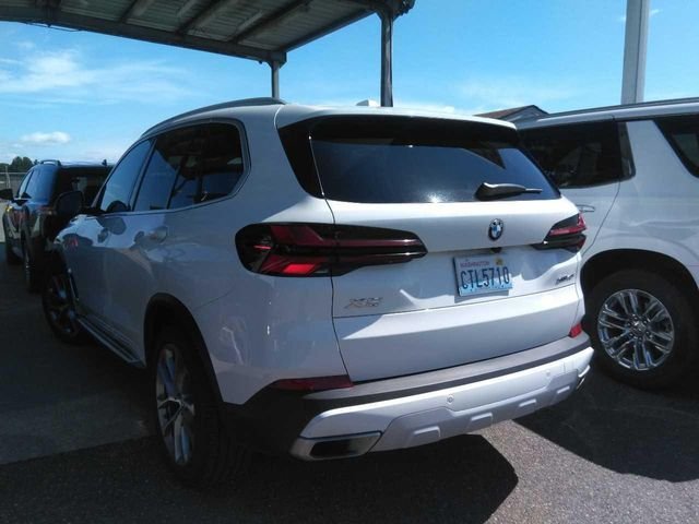 Used 2026 Alpine White BMW xDrive40i image 3