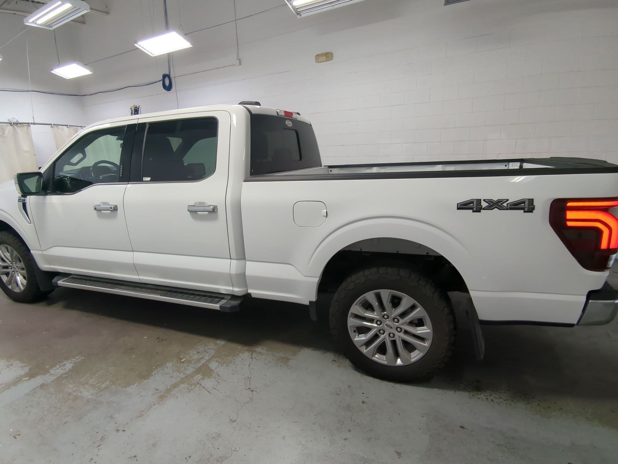 Used 2024 Oxford White Ford LARIAT image 8