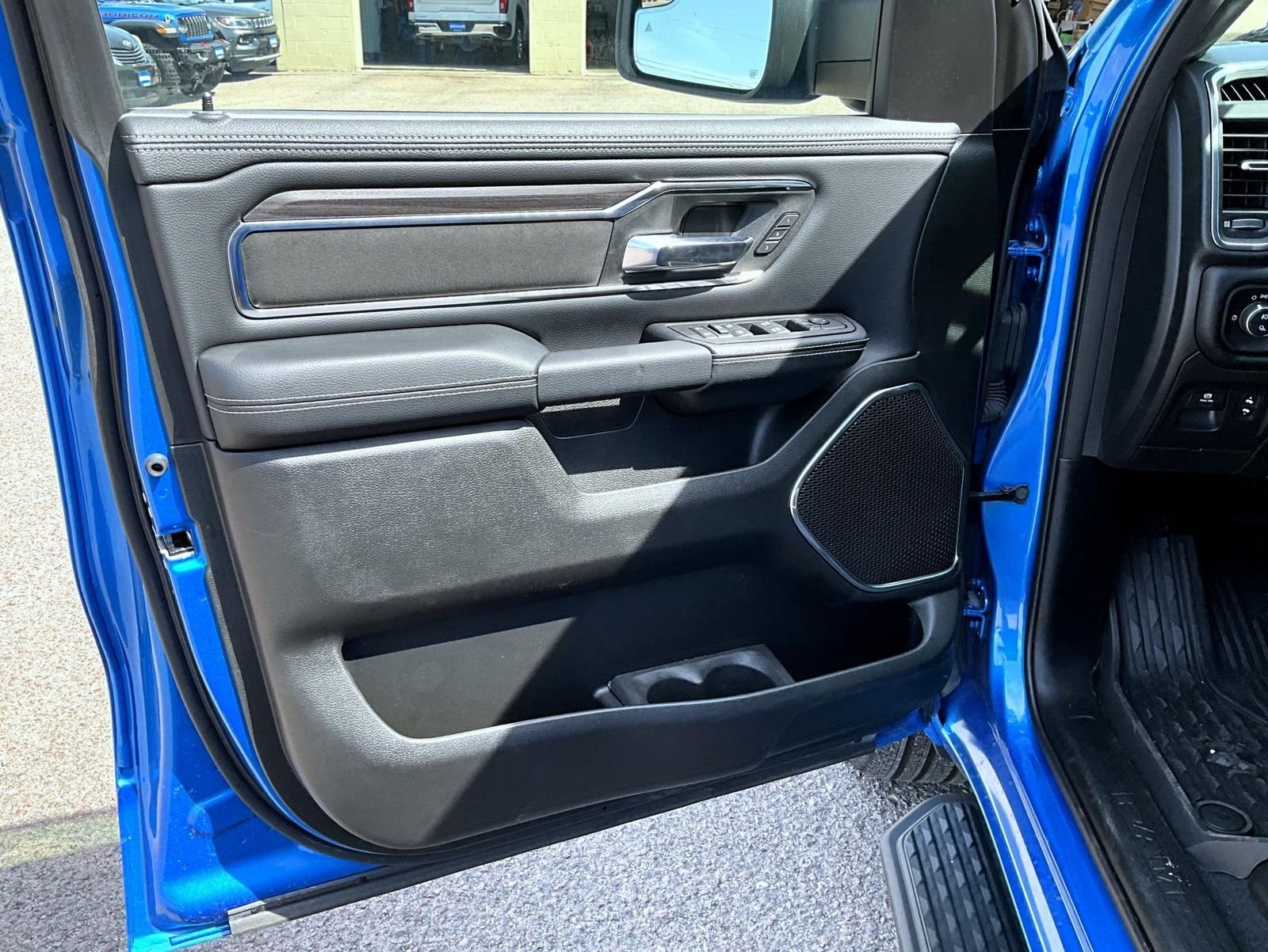 New 2026 Hydro Blue Pearl-Coat Exterior Paint RAM Laramie image 10