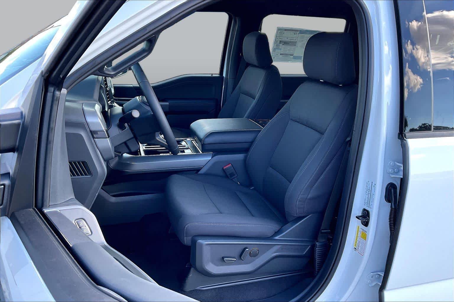 New 2026 Oxford White Ford XLT image 9