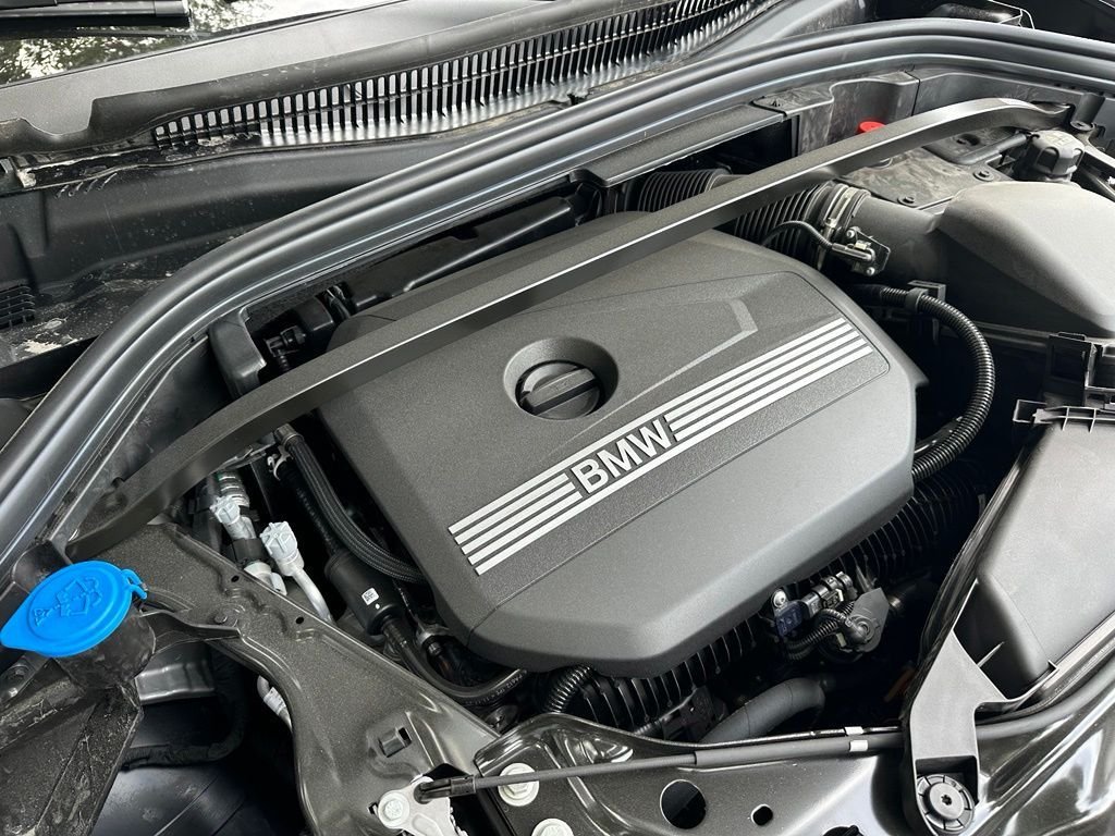 New 2026 Space Silver Metallic BMW xDrive28i image 25
