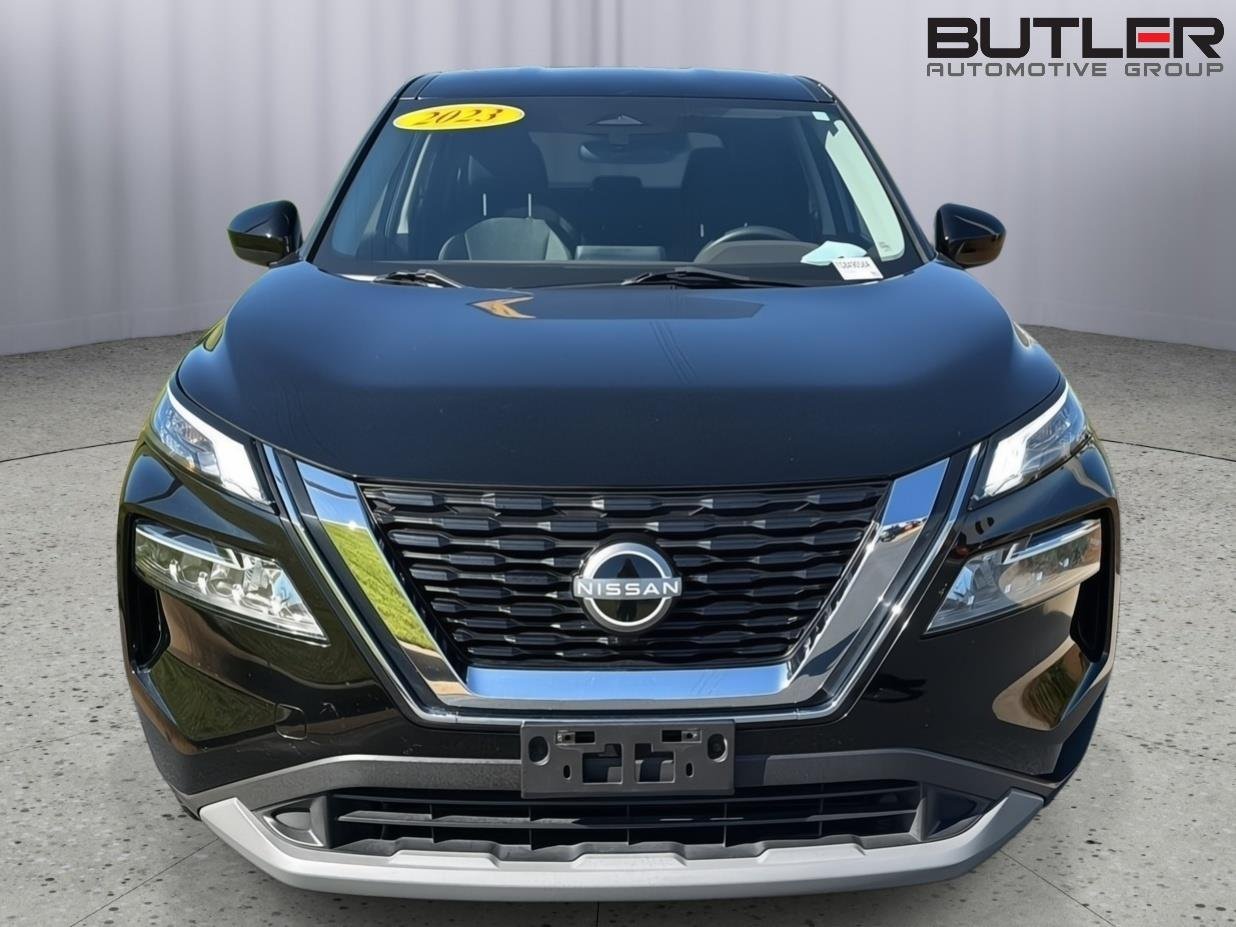 Used 2023 Super Black Nissan SV image 9