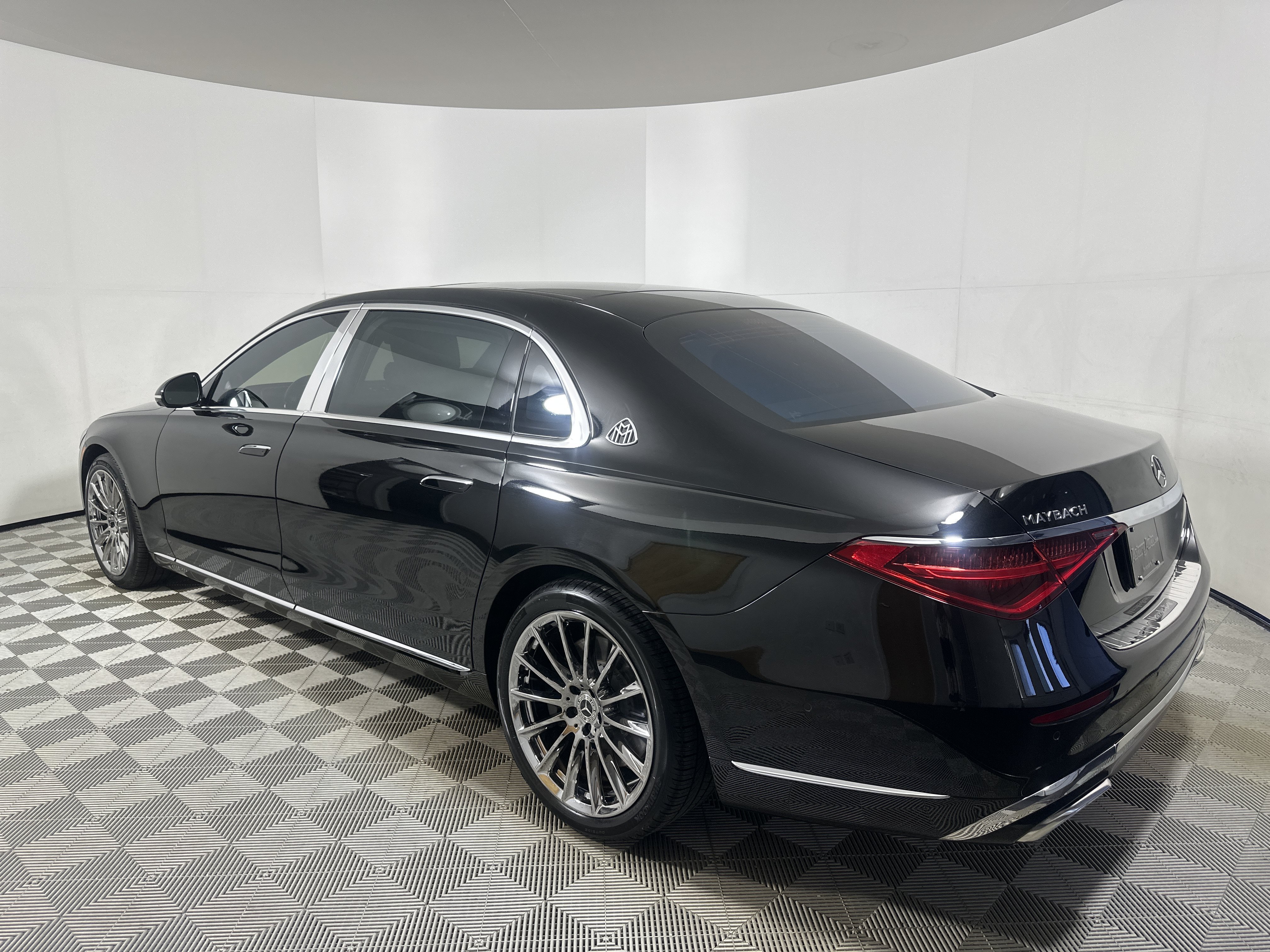 Used 2022 Black Mercedes-Benz Maybach S 580 image 5