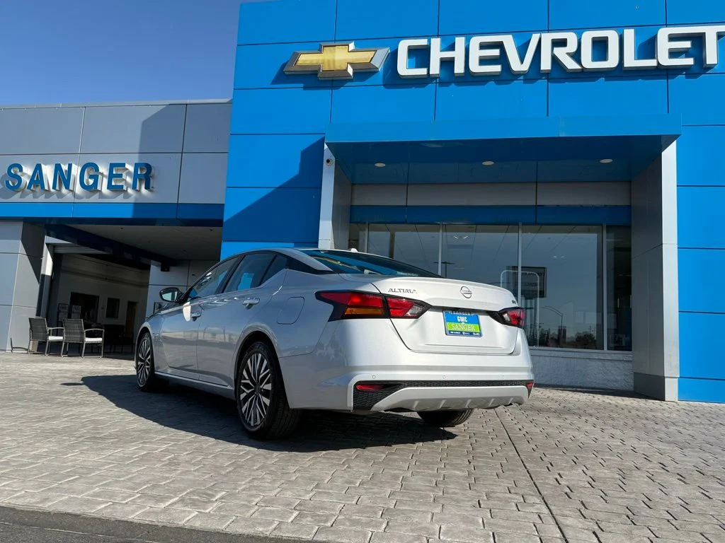 Used 2024 Silver Nissan 2.5 SV image 8
