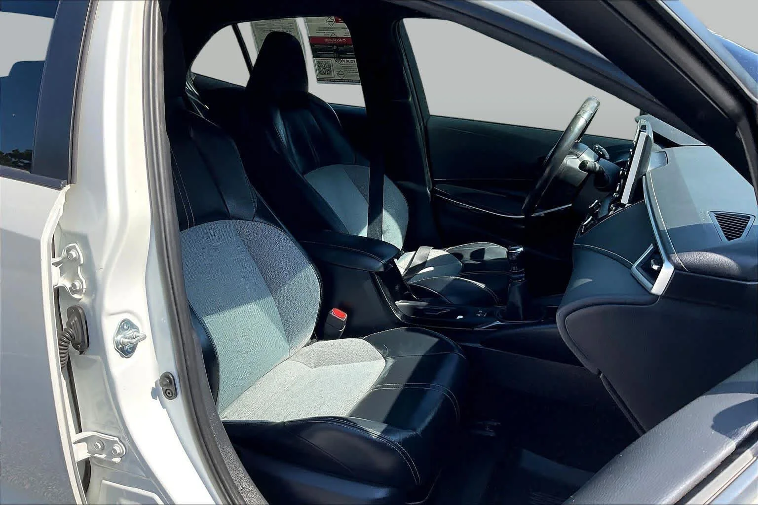 Used 2021 Wind Chill Pearl Toyota XSE image 9