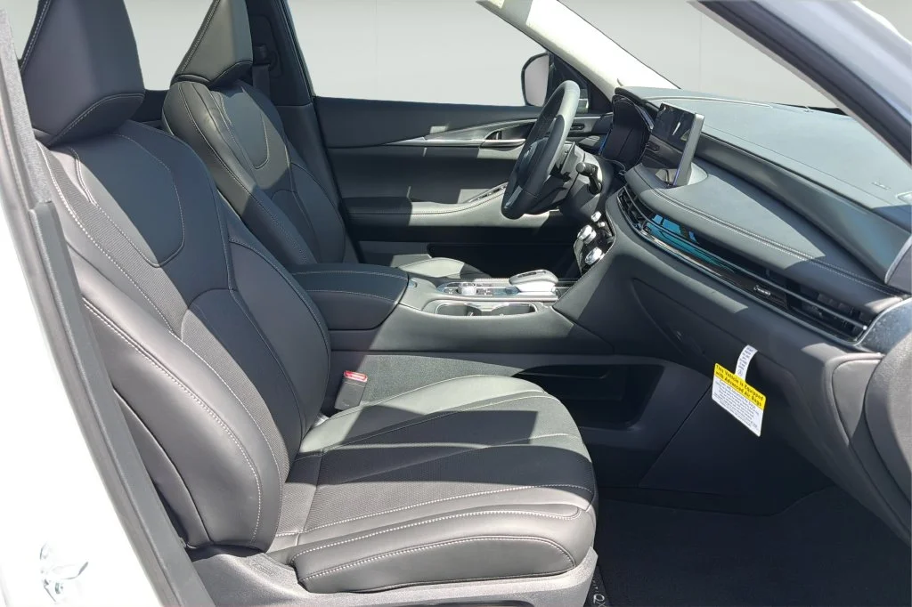 New 2027 RADIANT WHITE INFINITI Luxe FWD image 14