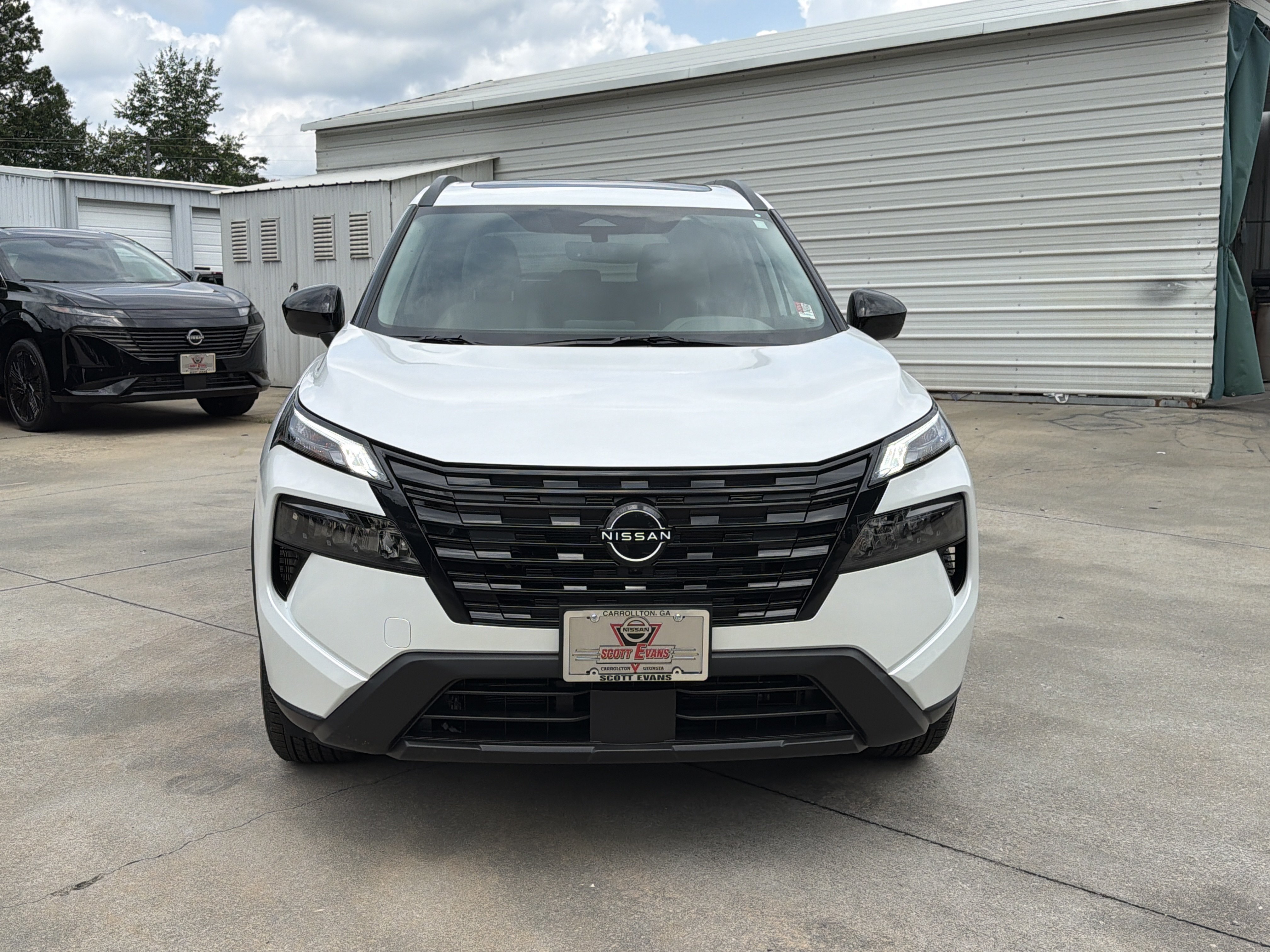 New 2026 Everest White Pearl Tricoat Nissan Dark Armor image 3