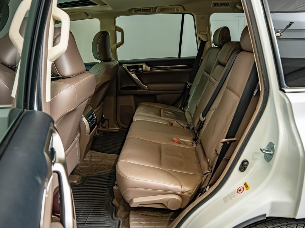 Used 2014 Starfire Pearl Lexus 460 image 35