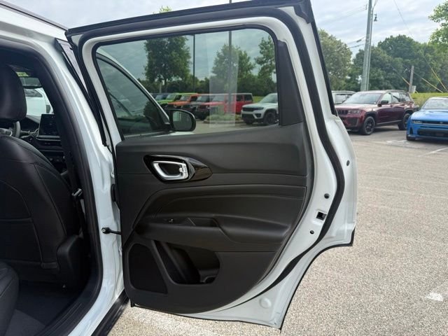 New 2026 Bright White Clear-Coat Exterior Paint Jeep Latitude image 23