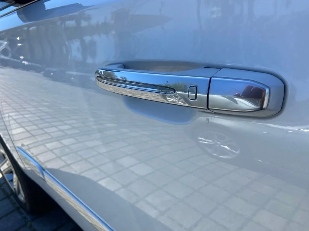 Used 2019 Crystal White Cadillac Premium Luxury image 15
