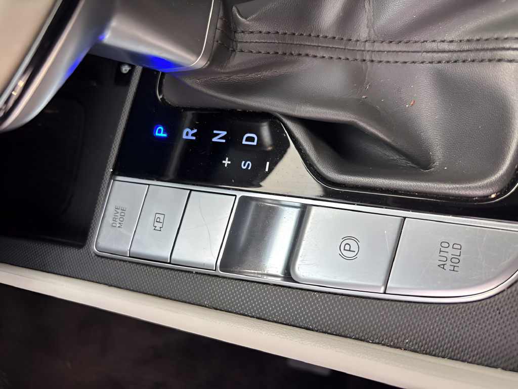 Used 2025 White Hyundai Limited image 36