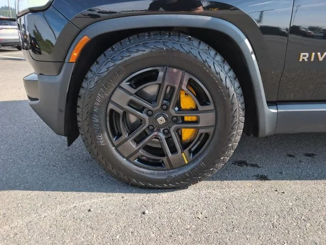 Used 2023 Midnight Rivian Adventure image 33
