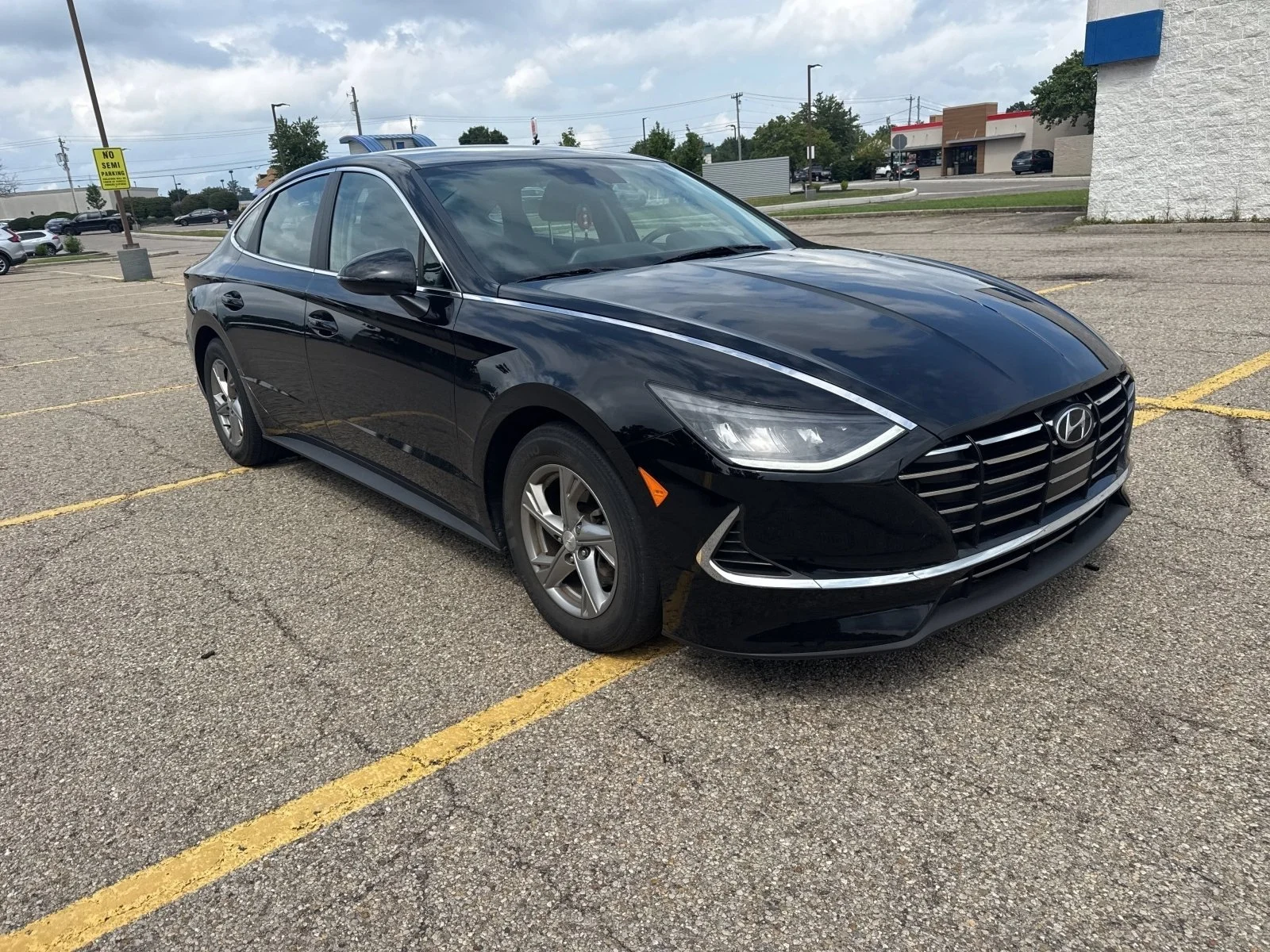 Used 2023 Onyx Black Hyundai SE image 15