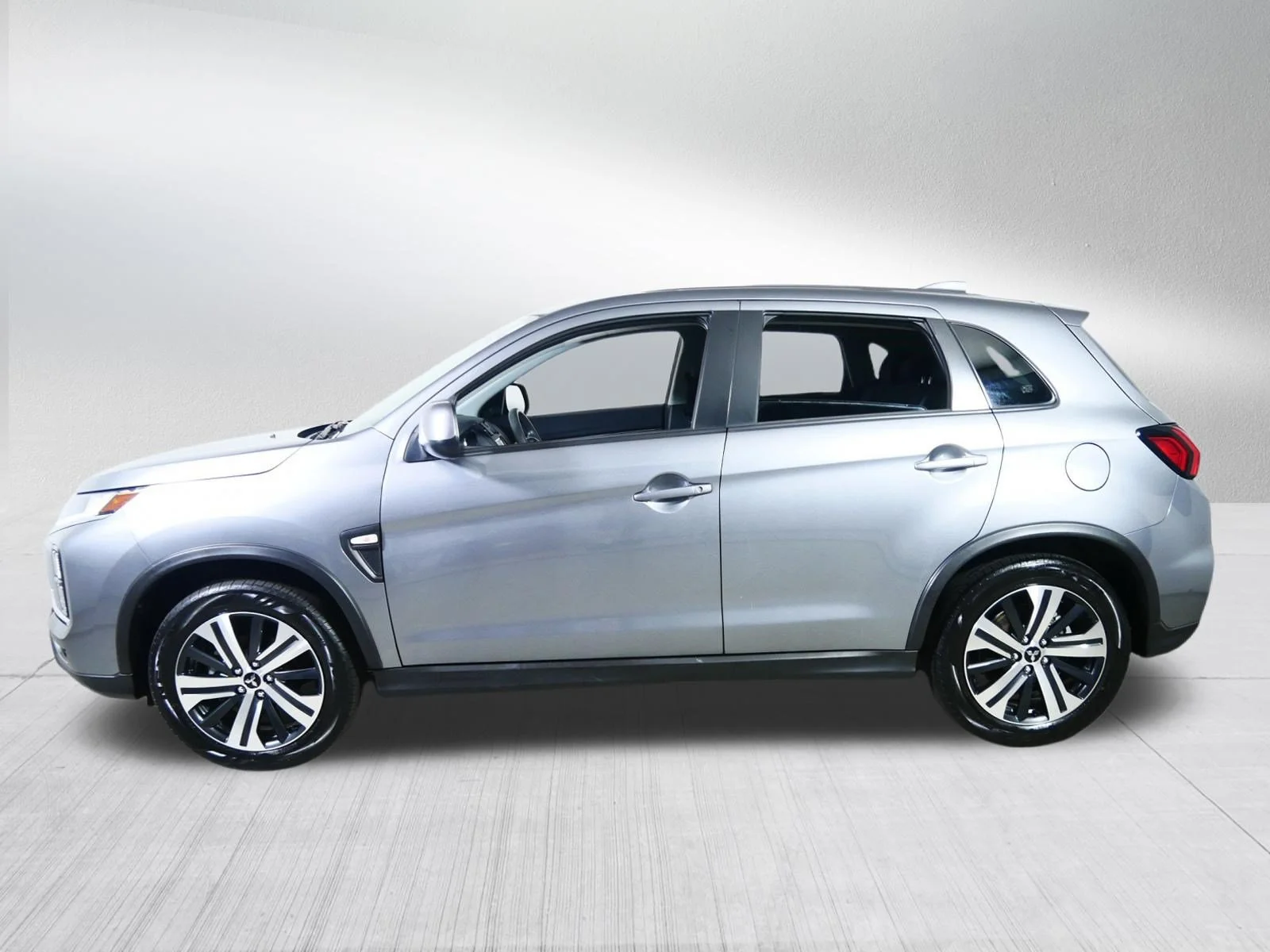 Used 2025 Mercury Gray Metallic Mitsubishi ES image 4