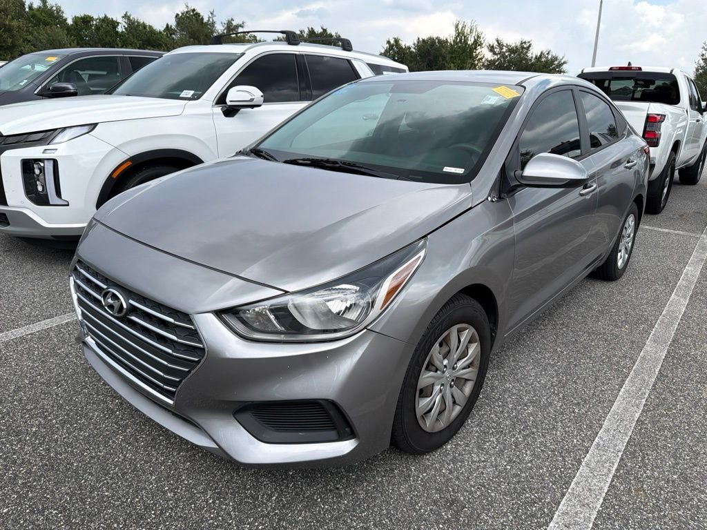 Used 2021 Gray Hyundai SE image 1