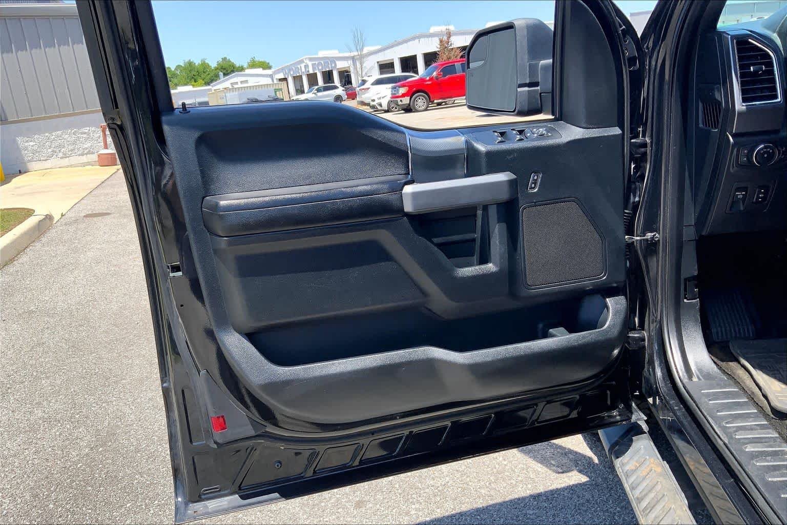 Used 2015 Tuxedo Black Metallic Ford XLT image 21