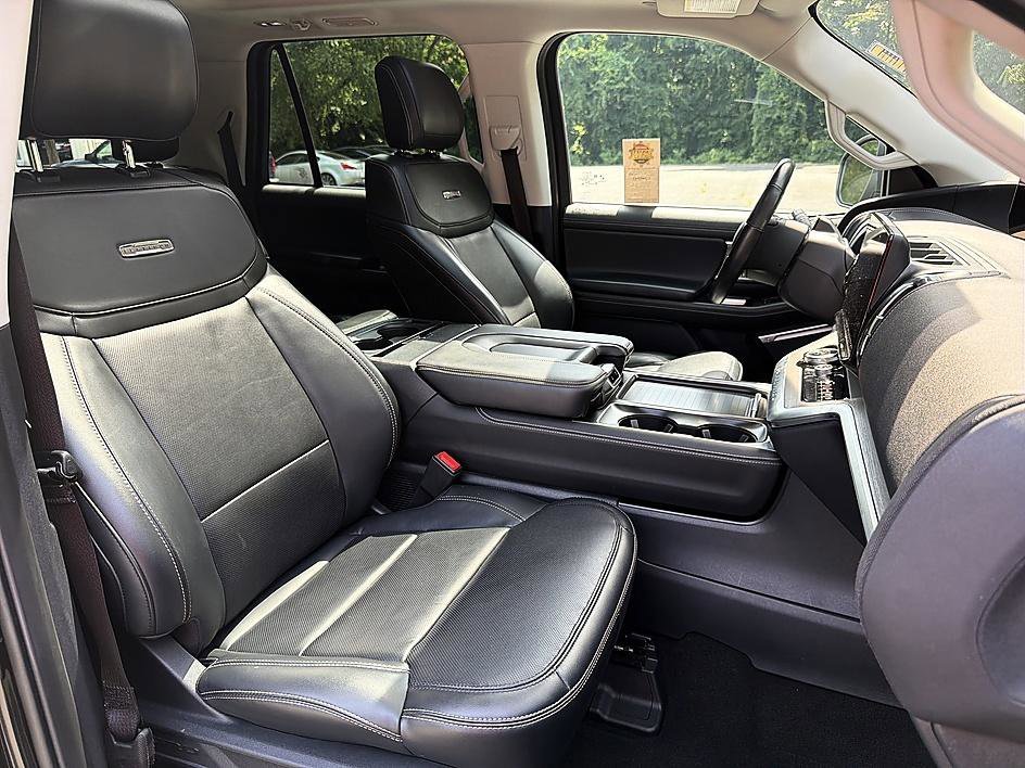 Used 2025 Black Metallic Ford Platinum image 21