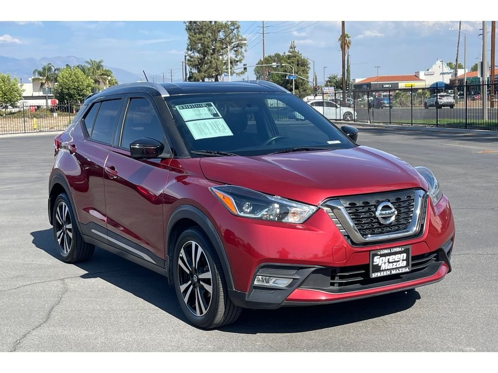 Used 2018 Cayenne Red/Super Black Nissan SR image 9