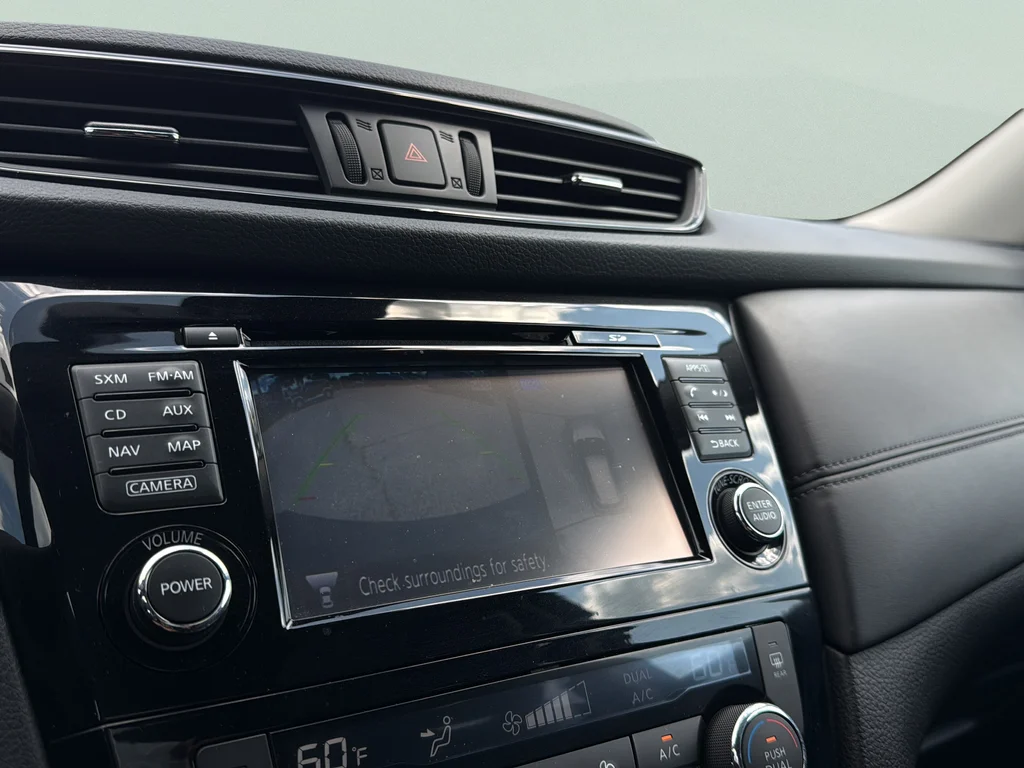 Used 2017 Midnight Jade Nissan SL image 9