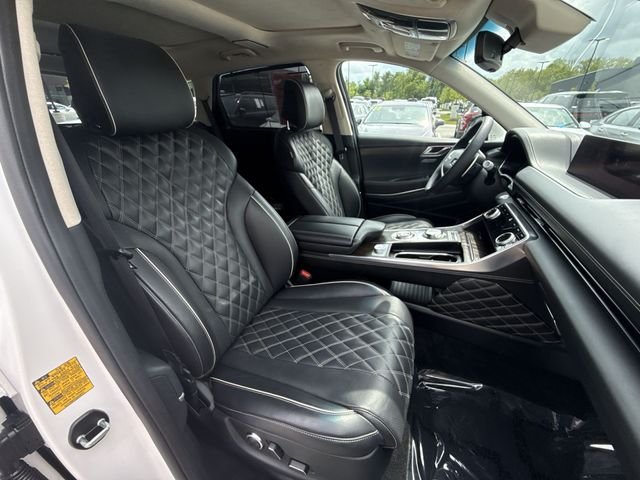 Used 2023 White Genesis 3.5T image 24