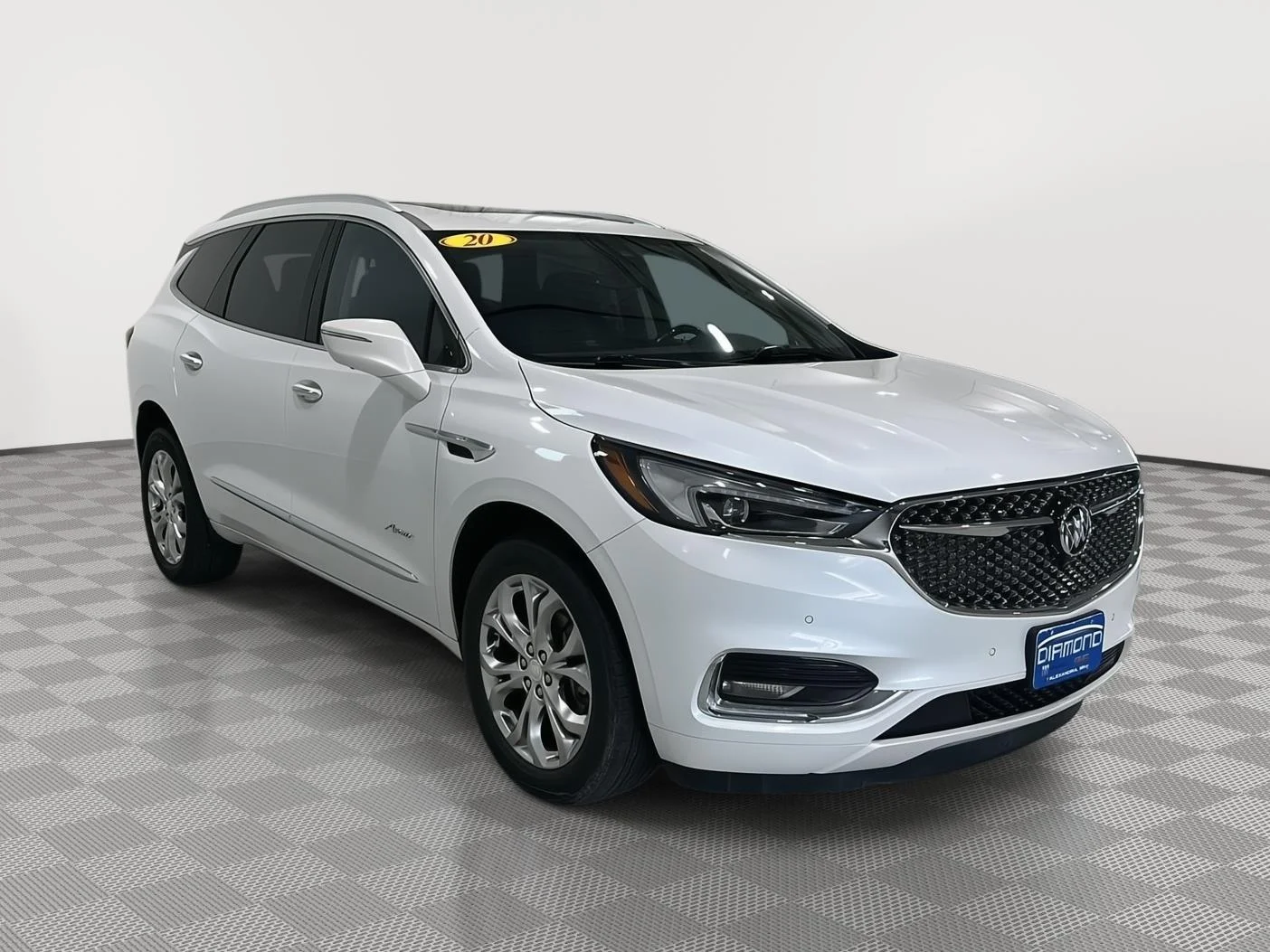 Used 2020 WHITE FROST TRICOAT Buick Avenir image 7