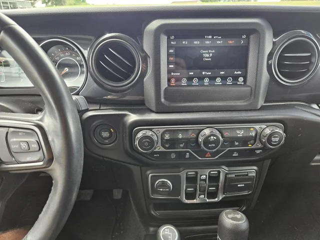 Used 2021  Jeep Unlimited Sport Altitude image 17