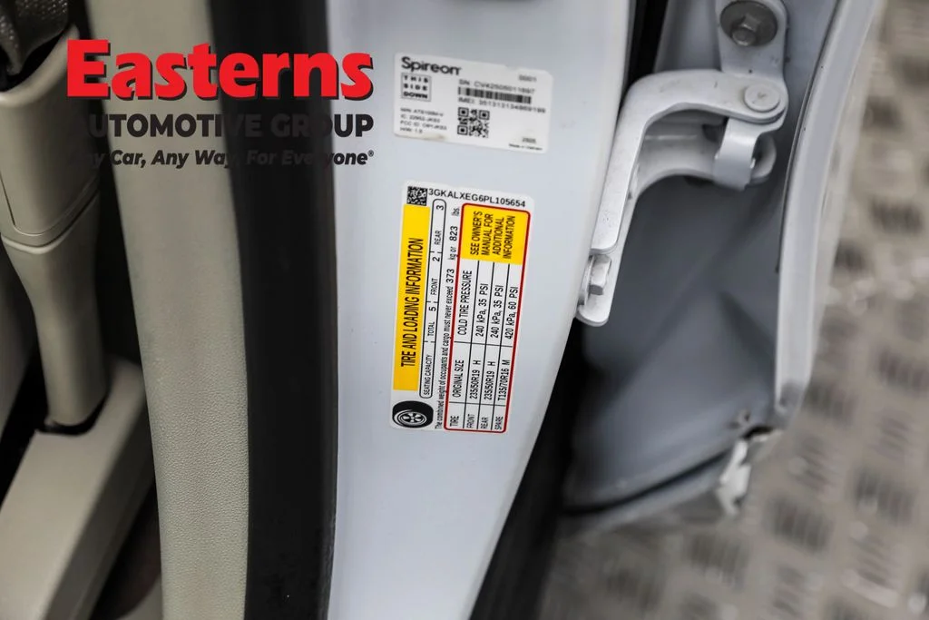 Used 2023 White GMC Denali image 35