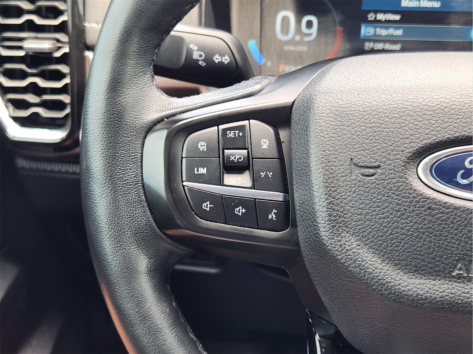 Used 2024 Cactus Gray Ford LARIAT image 27