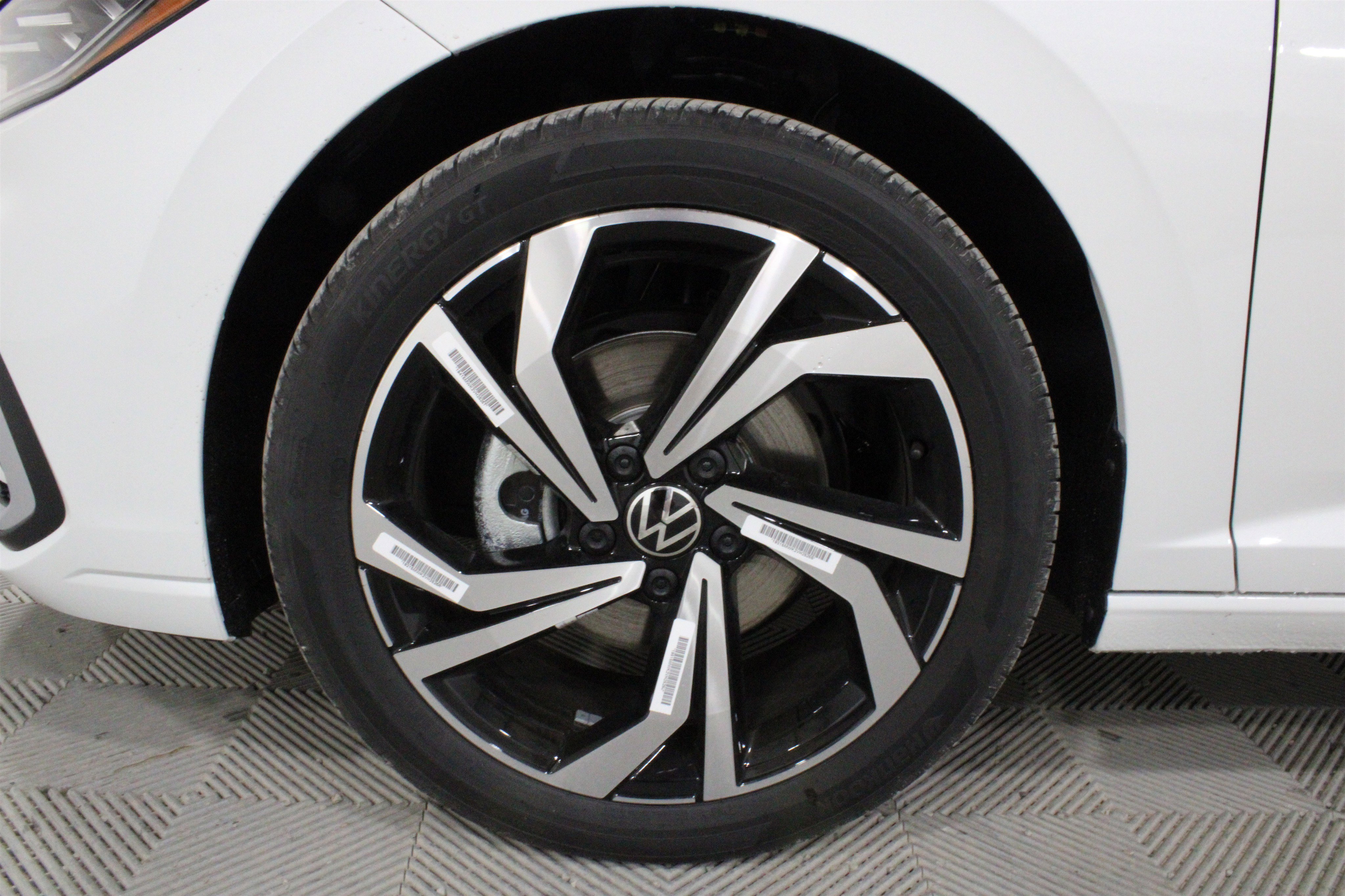 New 2026 Opal White Pearl Volkswagen SEL image 33