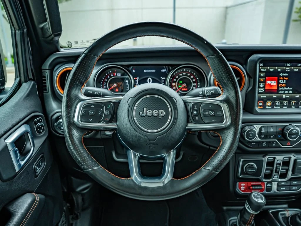Used 2021 Black Clearcoat Jeep Mojave image 21