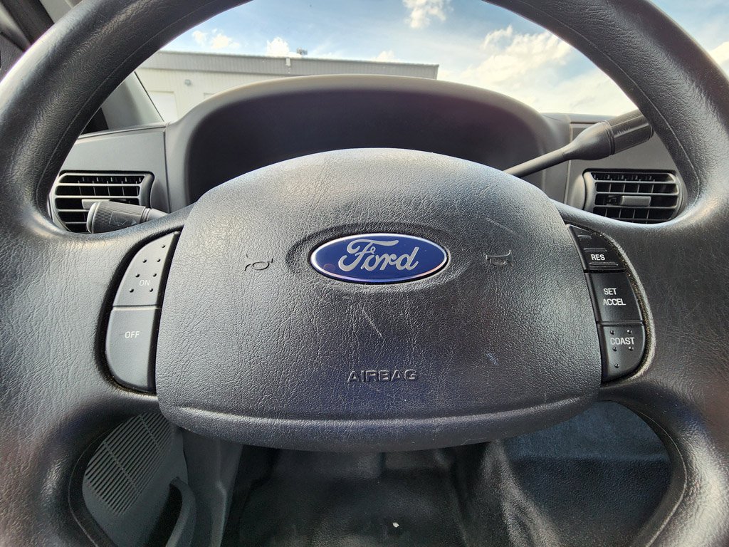 Used 2006  Ford  image 29
