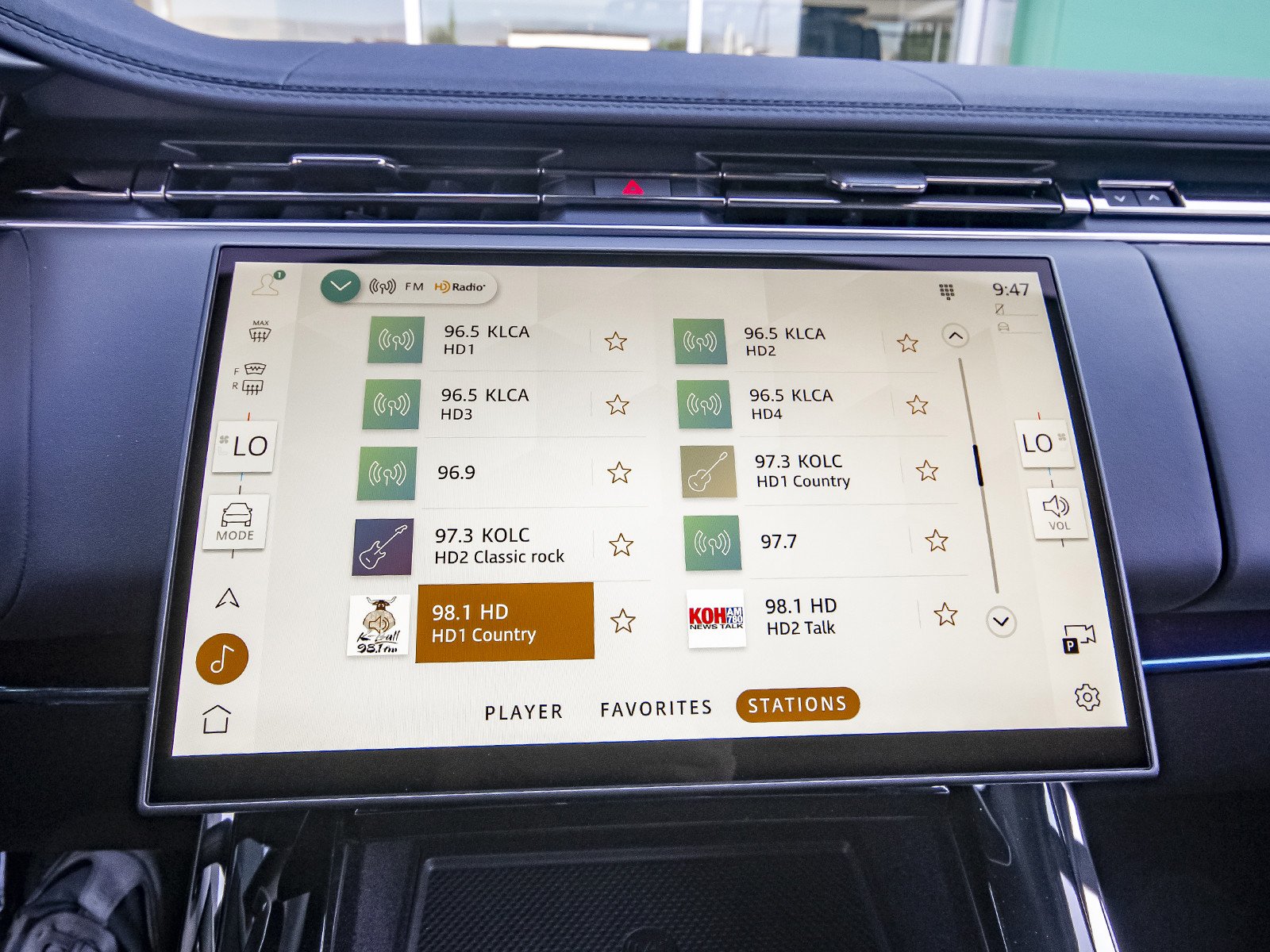 New 2026 Borasco Grey Land Rover SE image 13