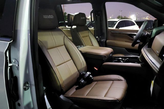 New 2026 Polar White Tricoat Chevrolet High Country image 15