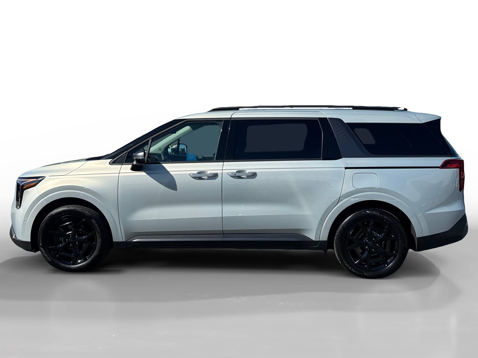 Used 2025 Ivory Kia SX image 2