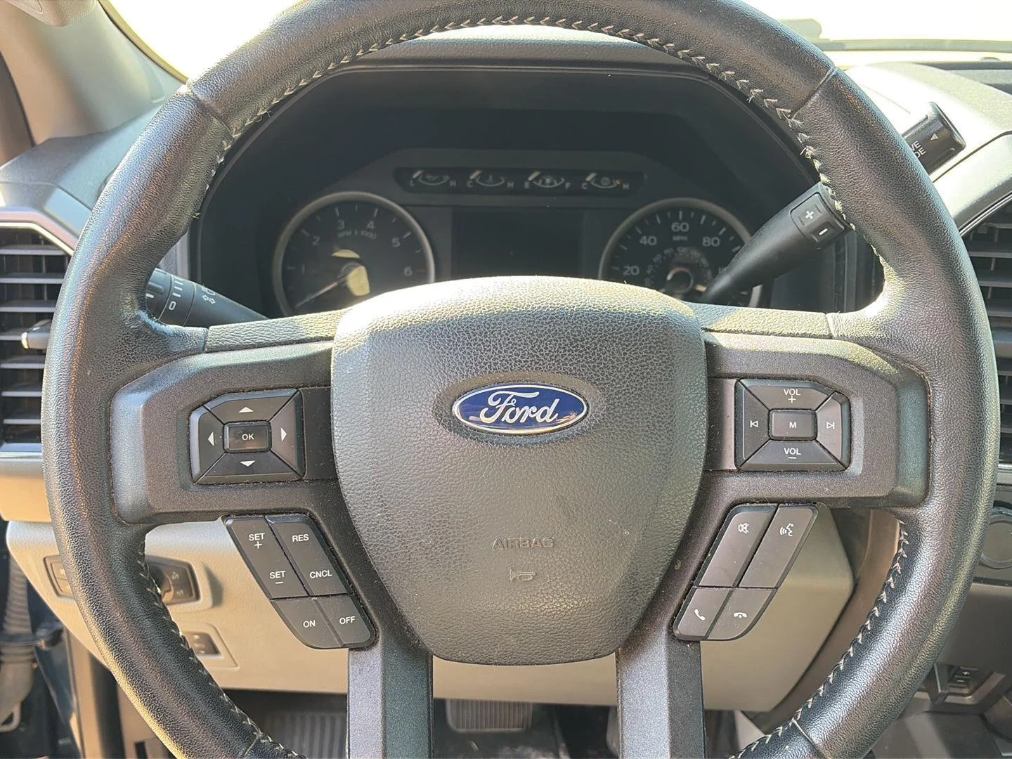Used 2019 Blue Ford XL image 15