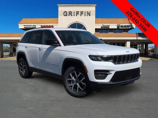 2027 Jeep Grand Cherokee Laredo