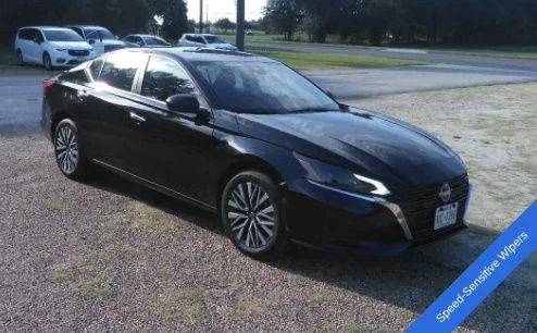 Used 2025 Super Black Nissan 2.5 SV image 10