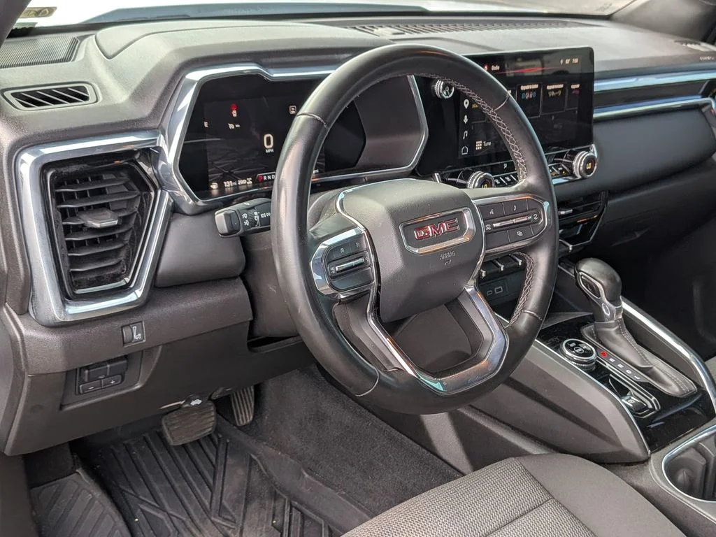 Used 2023 White GMC Elevation image 27