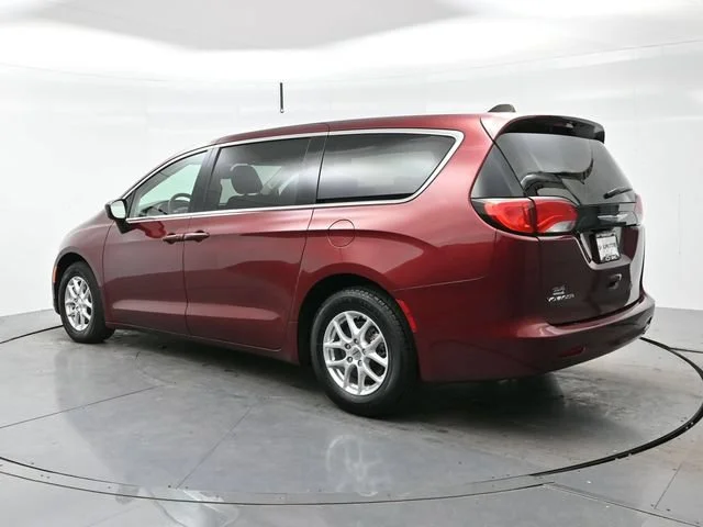 Used 2023 Velvet Red Pearlc Chrysler LX image 5