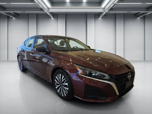 Used 2024 Red Nissan 2.5 SV image 3