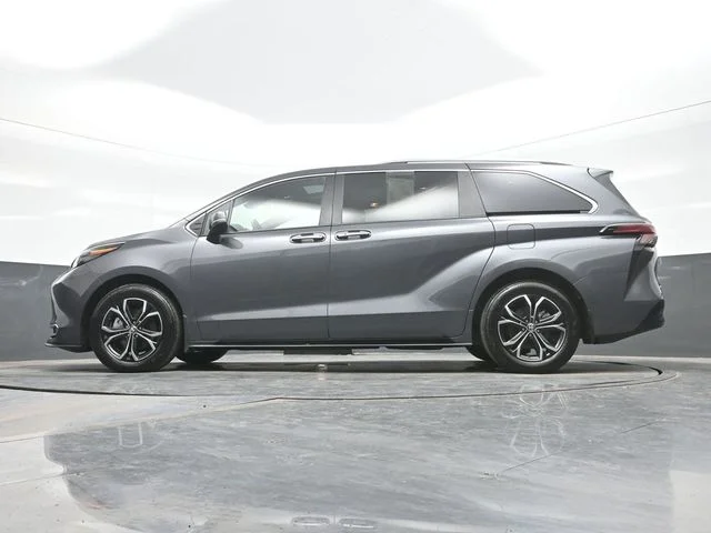 2025 Toyota Sienna Platinum - Photo 20