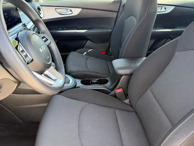 Used 2023 Black Kia LXS image 9