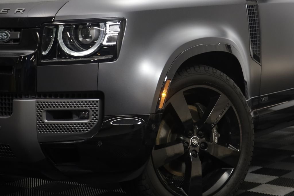 Used 2023 Gray Land Rover Carpathian Edition image 3