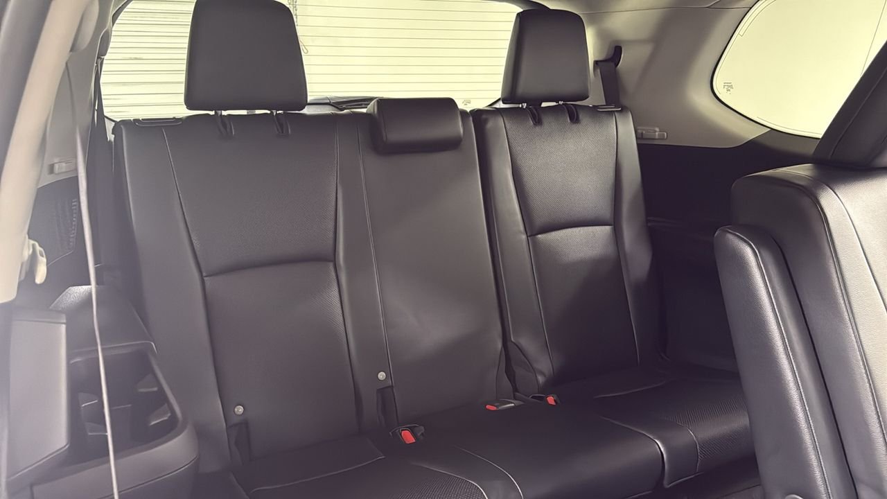 Used 2024 Silver Toyota XLE image 17