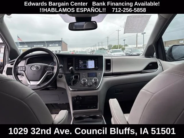 Used 2019 Gray Toyota XLE Premium image 15
