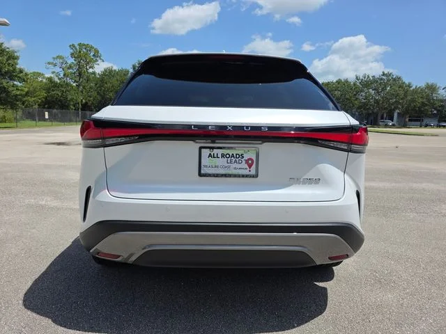 New 2026 Eminent White Pearl Lexus PREMIUM image 4
