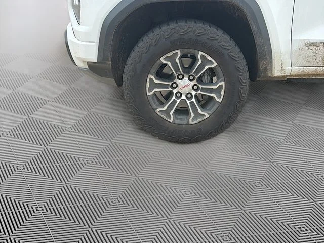 Used 2024 White GMC AT4 image 10